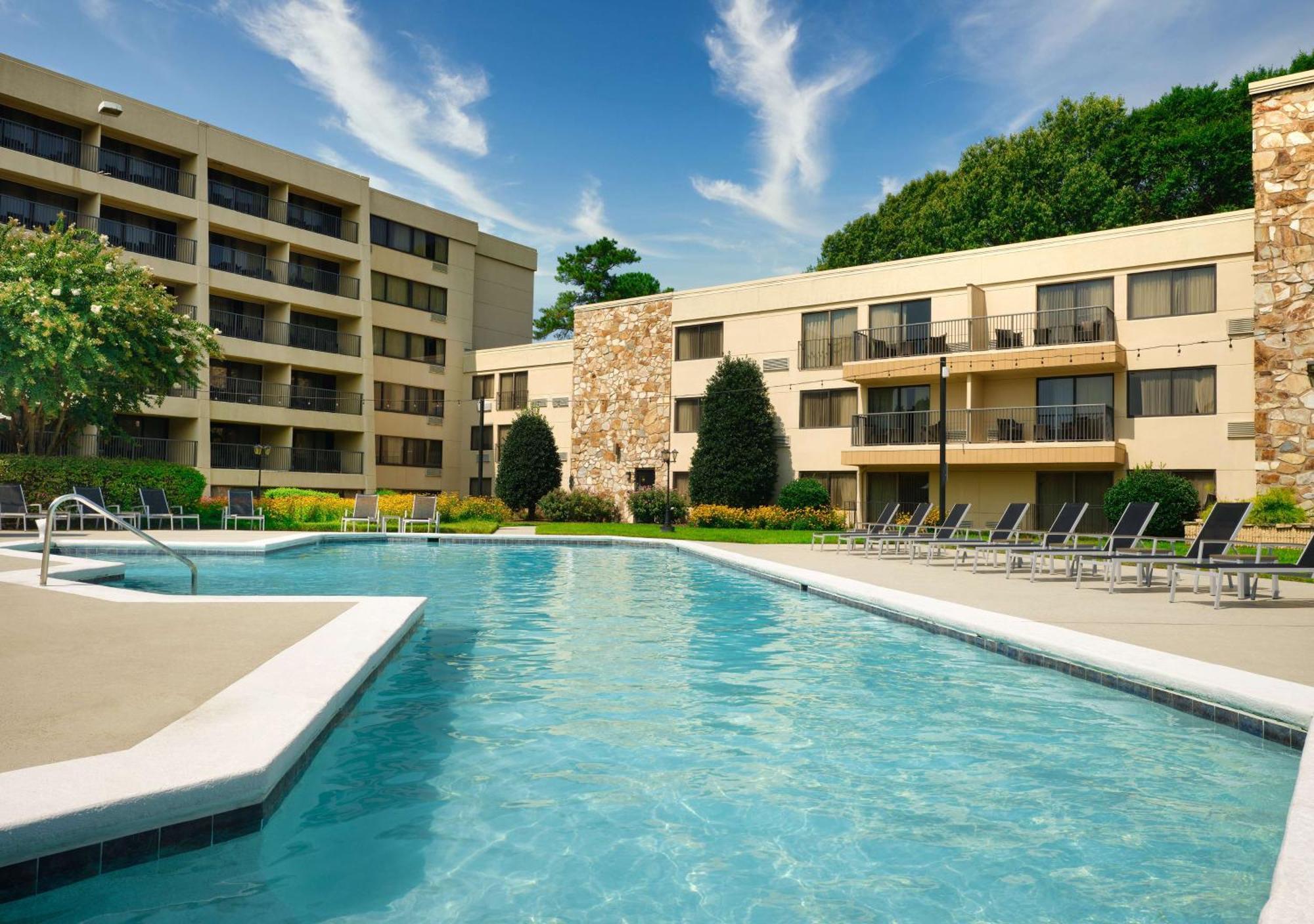 Doubletree By Hilton Hotel וויליאמסבורג מראה חיצוני תמונה
